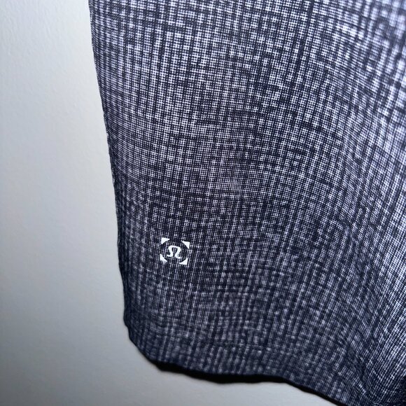 Lululemon T.H.E. Short 7” - Size Medium- Heathered Texture Printed Grey / Coal - Picture 4 of 4